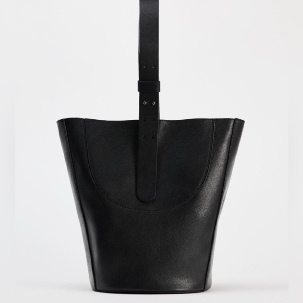 Zara Large Leather Bucket Bag

$239 - Picture 4 of 14